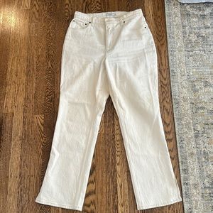 Abercrombie & Fitch Curve Love 90’s Straight Ultra High Rise with Vent Hem